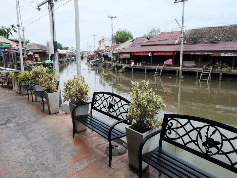 Roomquest Rimrabeang At Amphawa Exterior photo